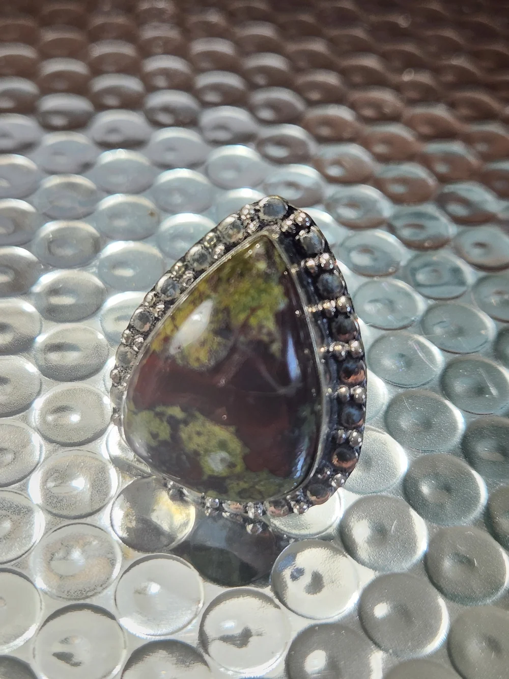 Teardrop Dragon's Blood Stone Ring in Silver-Tone Setting/Decorative Dot Pattern